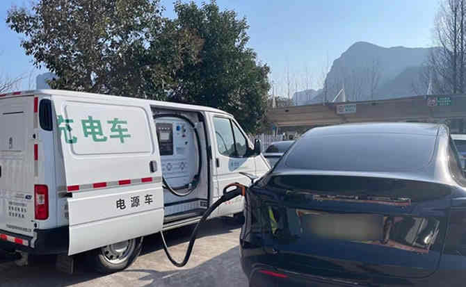 鹰手营子矿区汽车搭电