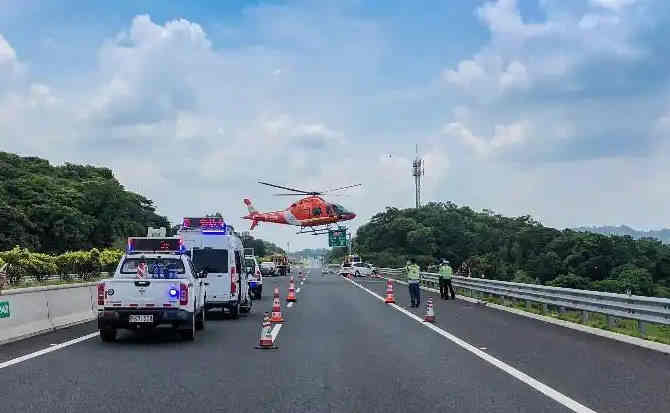 鹰手营子矿区高速公路汽车救援案例